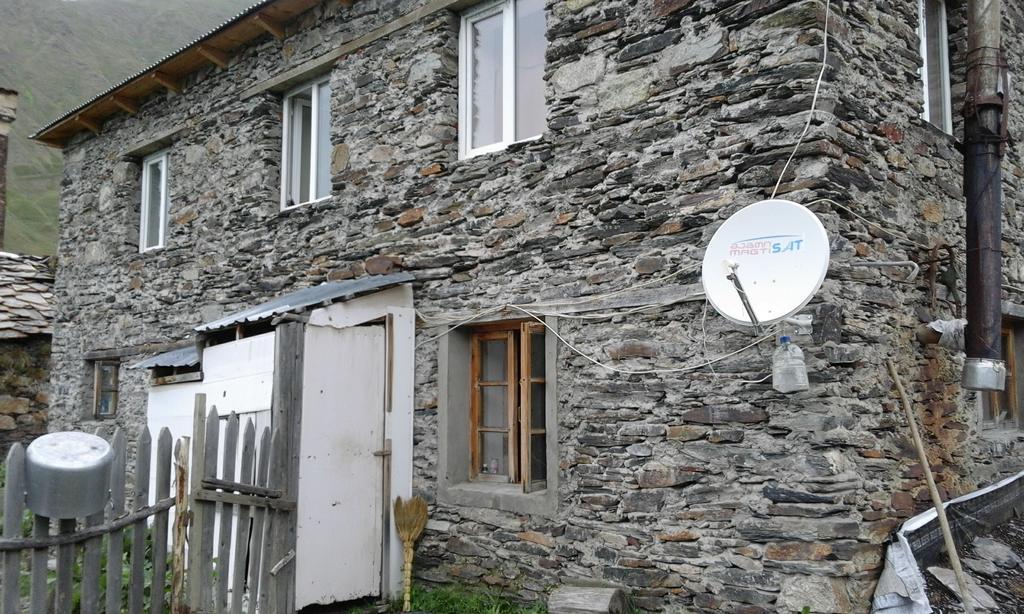 Guesthouse Nora Uschguli Exterior foto